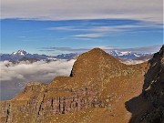 48 Zoom sul Monte del Tonale (1425 m) , oltre le Alpi